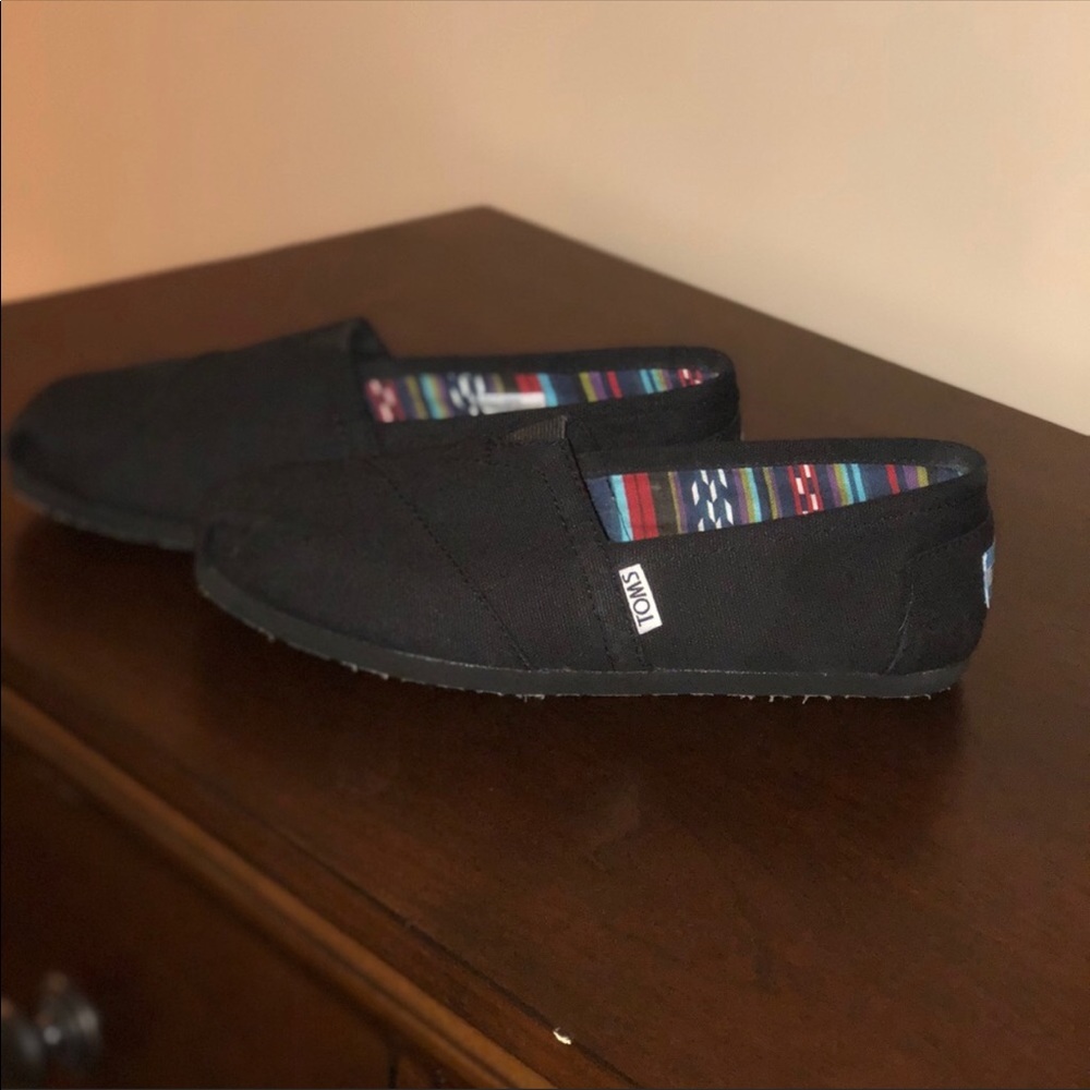 Black Canvas Toms